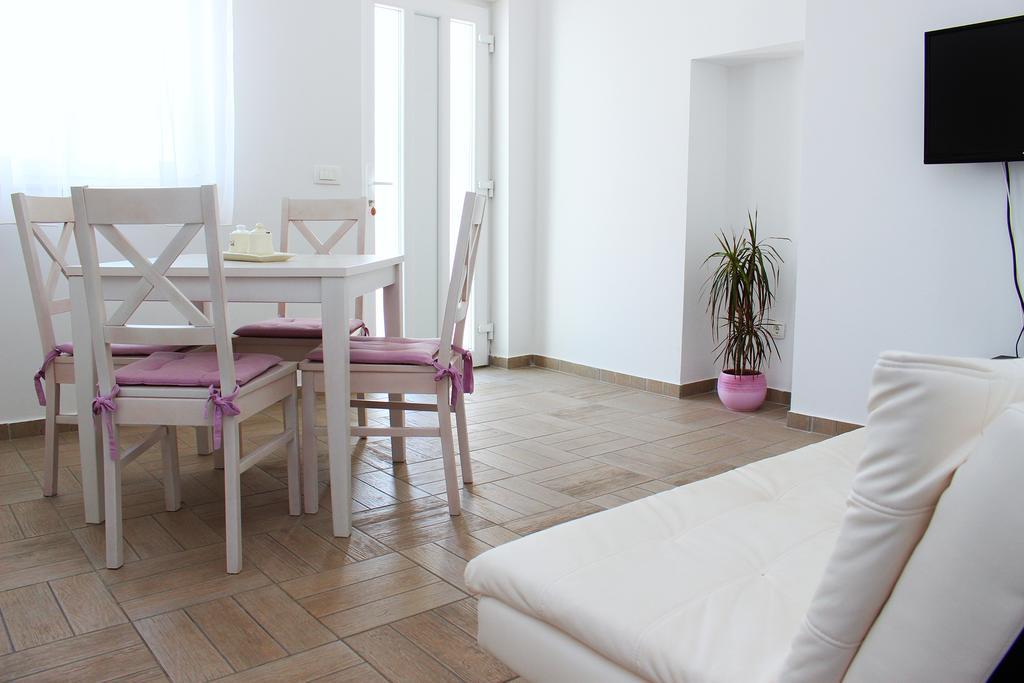アパートメンツ パルマ シベニク 部屋 写真